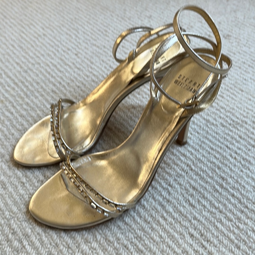 Stuart Weitzman gold metallic evening shoe